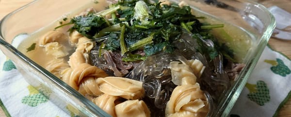 自调汤底！（牛腩粉丝汤）